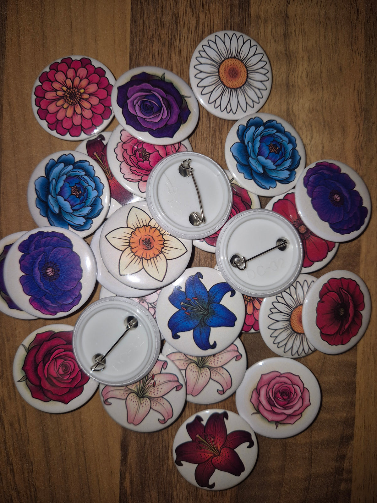32mm flower badge/pins